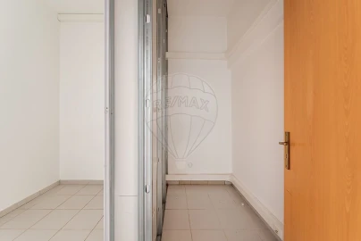 Loja para Venda em Lagos (São Sebastião e Santa Maria)