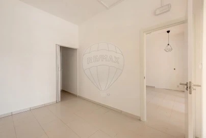 Loja para Venda em Lagos (São Sebastião e Santa Maria)