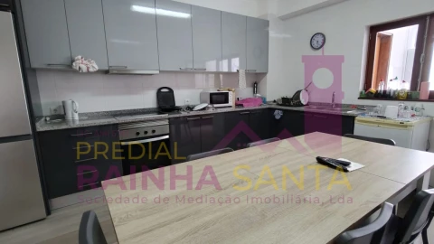 Quarto para Arrendamento em Sé Nova, Santa Cruz, Almedina e São Bartolomeu