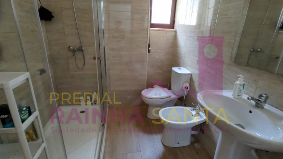 Quarto para Arrendamento em Sé Nova, Santa Cruz, Almedina e São Bartolomeu Foto 8