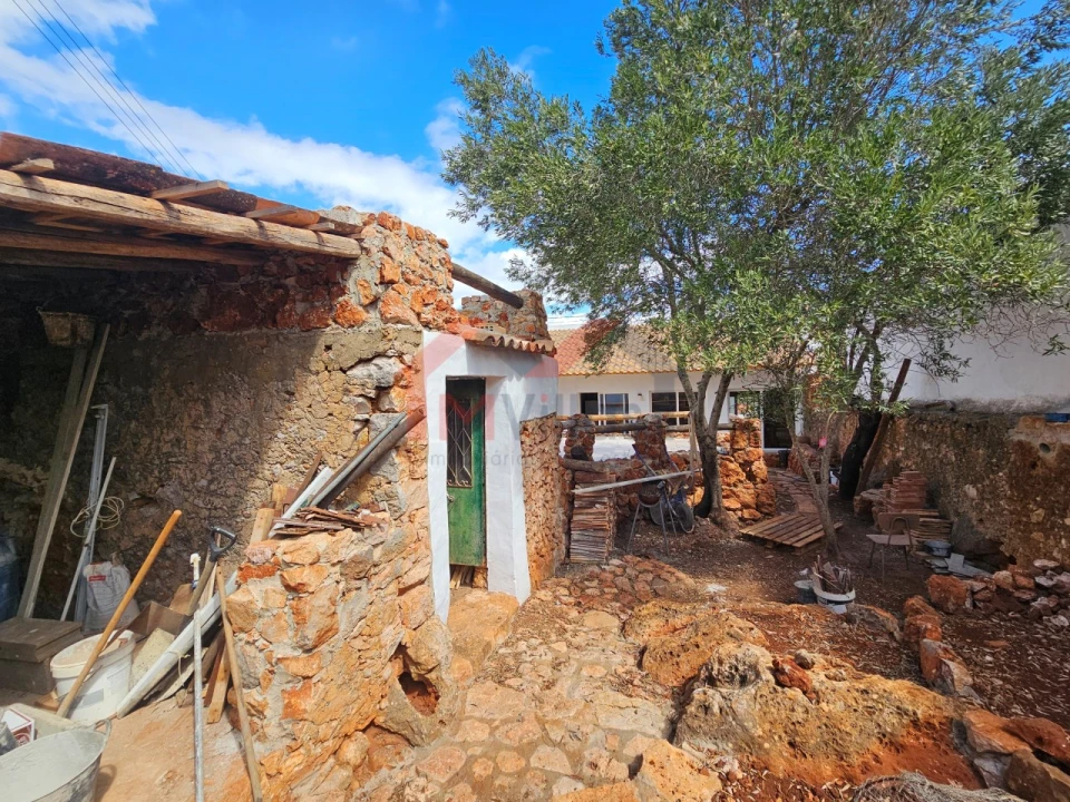 Moradia T2 para Venda em Alte Foto 27