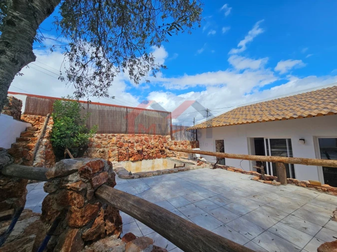 Moradia T2 para Venda em Alte Foto 17