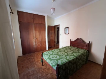 Apartamento T3 para Arrendamento em Nossa Senhora do Pópulo, Coto e São Gregório