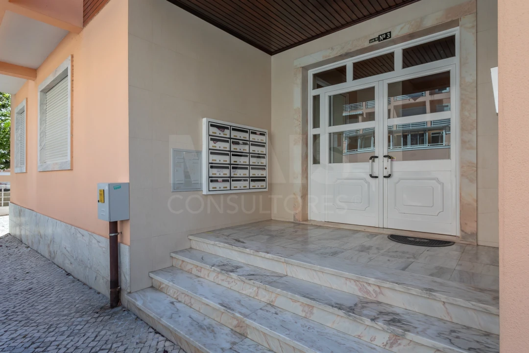 Apartamento T2 para Venda em Agualva e Mira-Sintra Foto 3