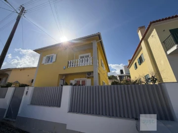 Moradia T5 para Venda em Loures
