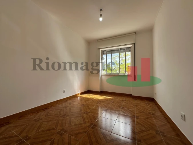 Apartamento T2 para Venda em Rio Maior Foto 16
