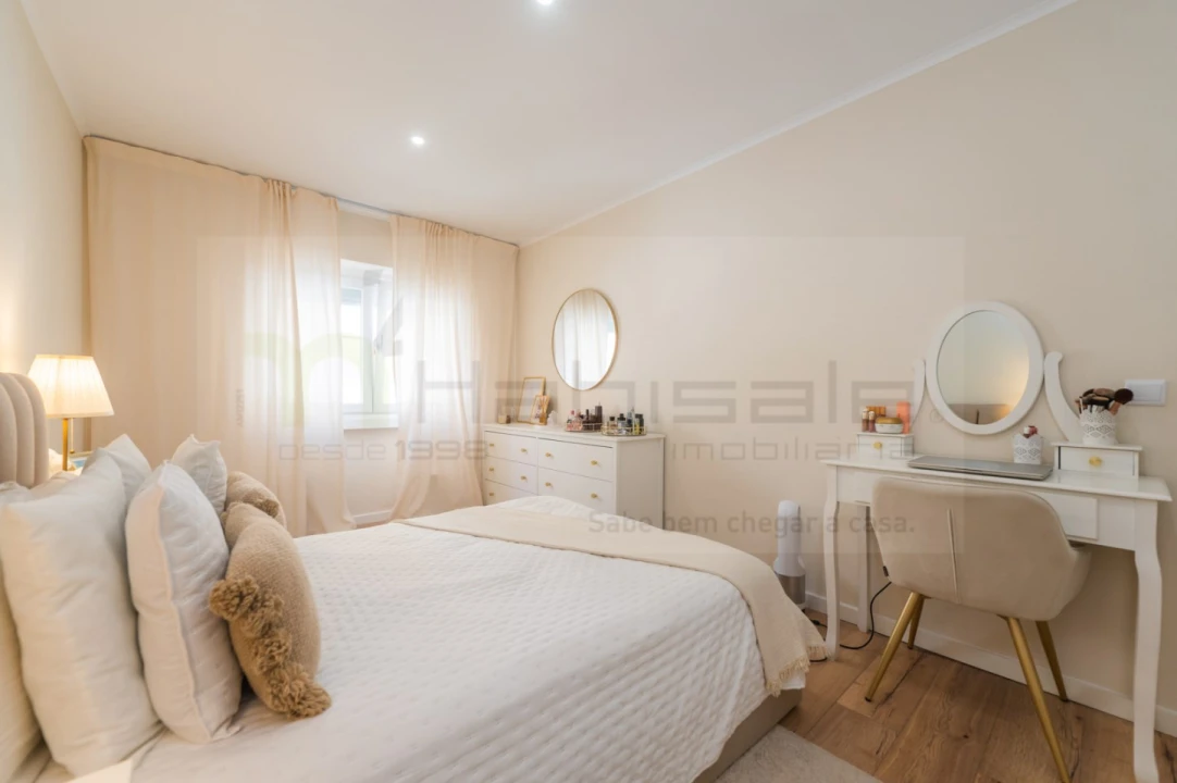 Apartamento T2 para Venda em Agualva e Mira-Sintra Foto 16
