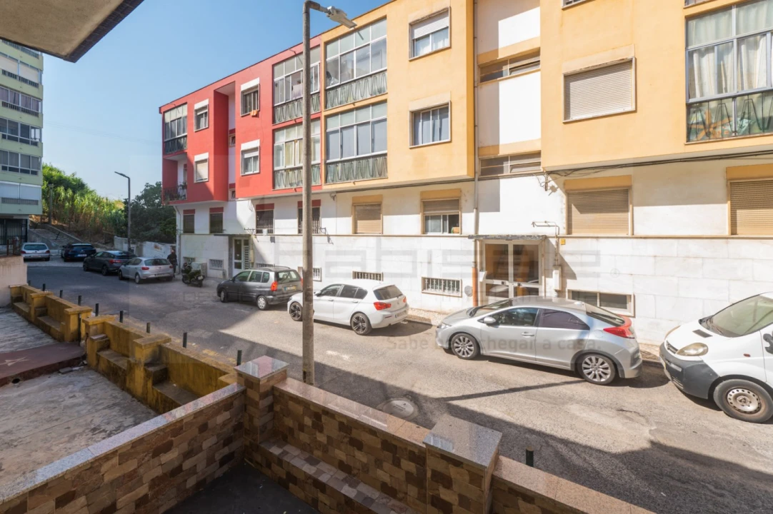 Apartamento T2 para Venda em Agualva e Mira-Sintra Foto 17