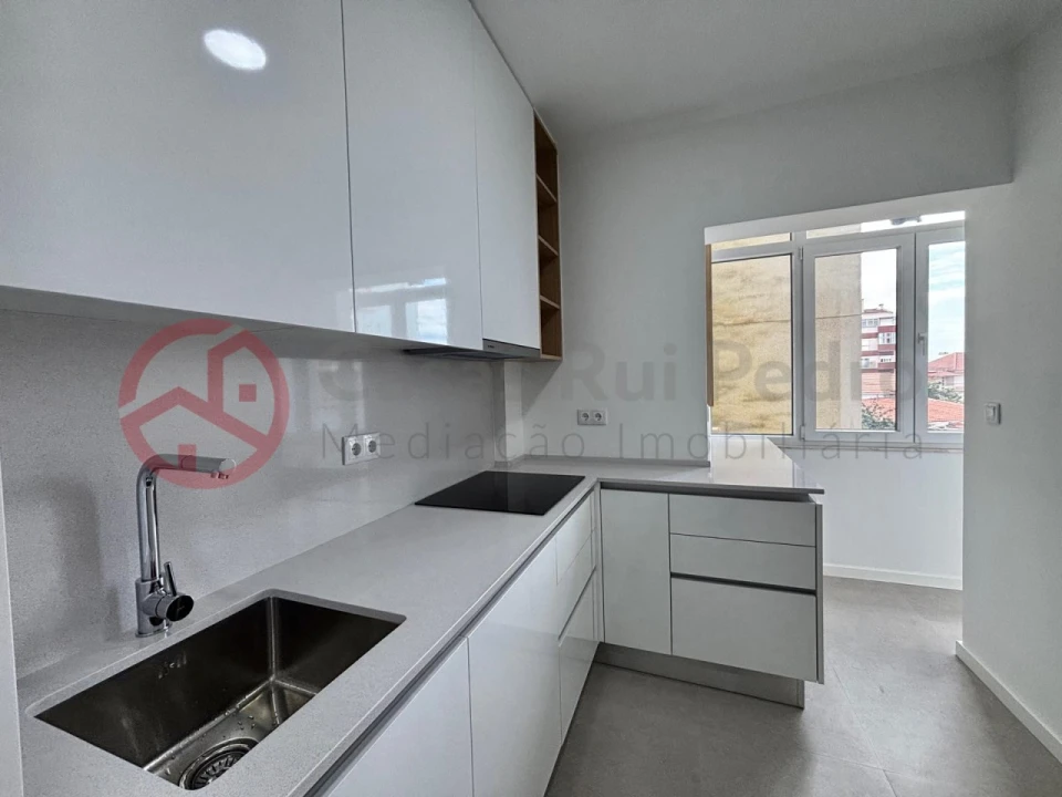 Apartamento T3 para Venda em Almada, Cova da Piedade, Pragal e Cacilhas Foto 1