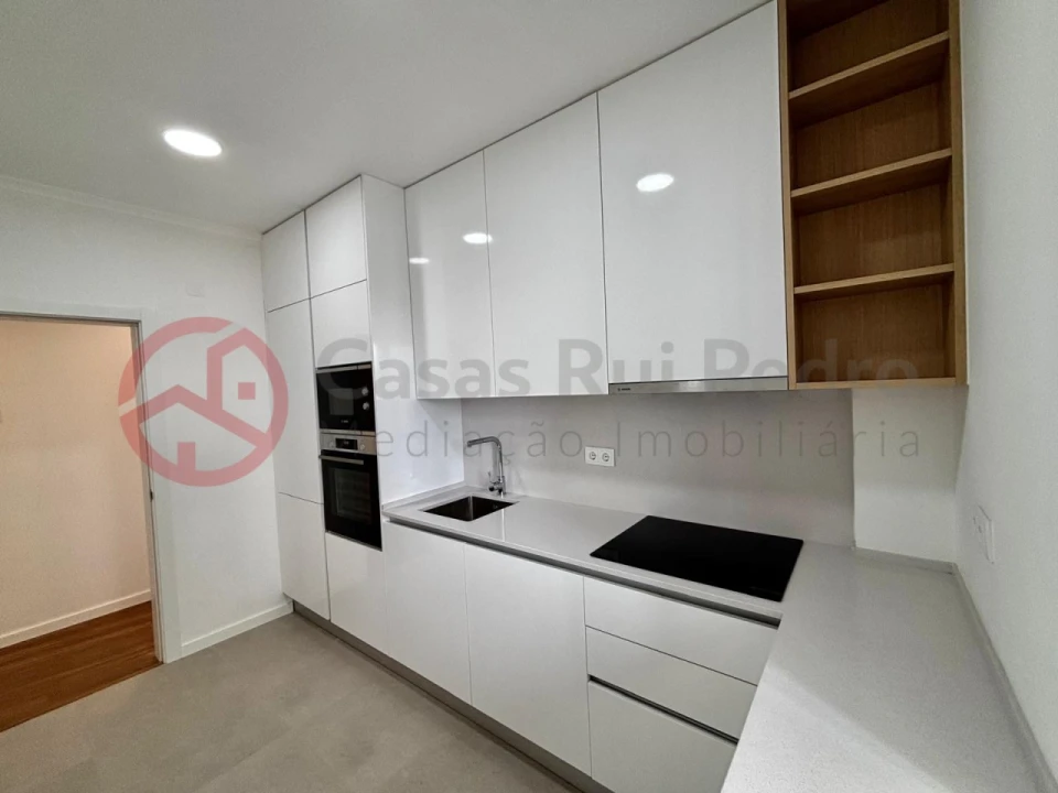 Apartamento T3 para Venda em Almada, Cova da Piedade, Pragal e Cacilhas Foto 2