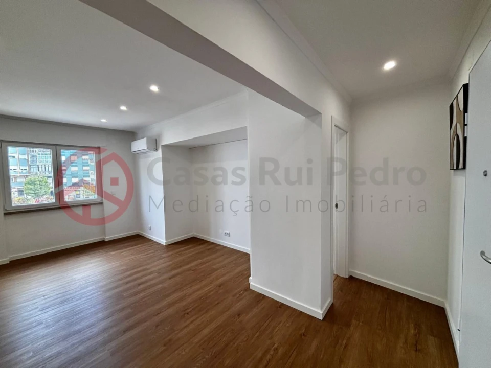 Apartamento T3 para Venda em Almada, Cova da Piedade, Pragal e Cacilhas Foto 6