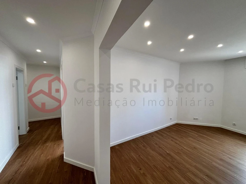 Apartamento T3 para Venda em Almada, Cova da Piedade, Pragal e Cacilhas Foto 7