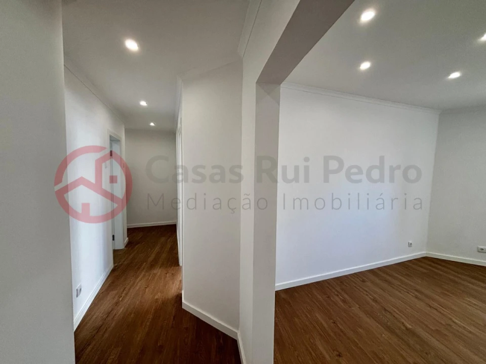 Apartamento T3 para Venda em Almada, Cova da Piedade, Pragal e Cacilhas Foto 9