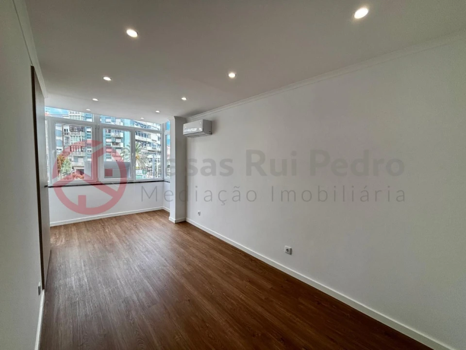 Apartamento T3 para Venda em Almada, Cova da Piedade, Pragal e Cacilhas Foto 10