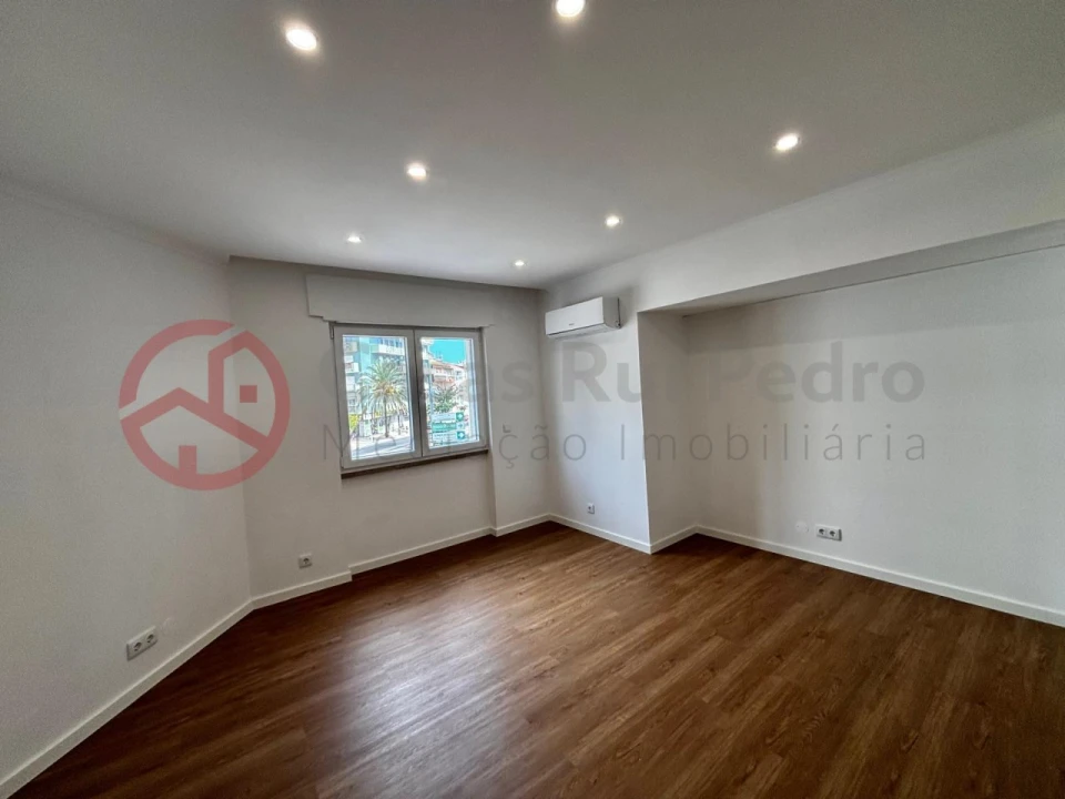 Apartamento T3 para Venda em Almada, Cova da Piedade, Pragal e Cacilhas Foto 11