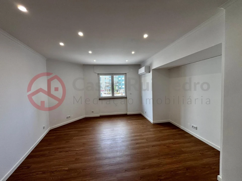 Apartamento T3 para Venda em Almada, Cova da Piedade, Pragal e Cacilhas Foto 12