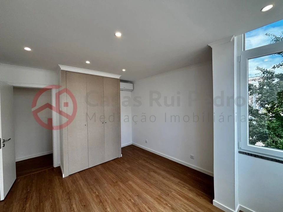 Apartamento T3 para Venda em Almada, Cova da Piedade, Pragal e Cacilhas Foto 13