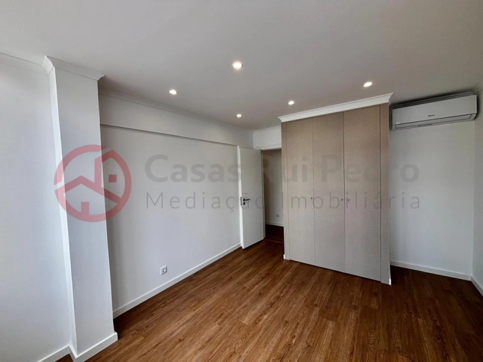 Apartamento T3 para Venda em Almada, Cova da Piedade, Pragal e Cacilhas Foto 14