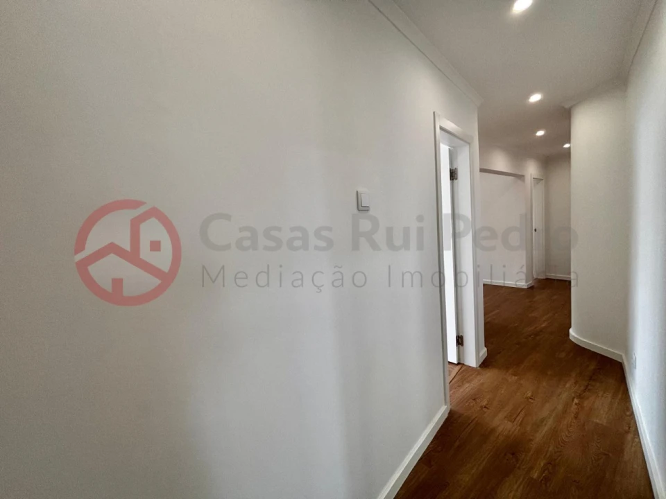 Apartamento T3 para Venda em Almada, Cova da Piedade, Pragal e Cacilhas Foto 17