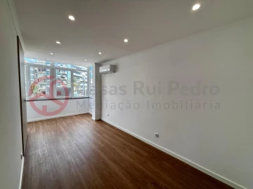 Apartamento T3 para Venda em Almada, Cova da Piedade, Pragal e Cacilhas