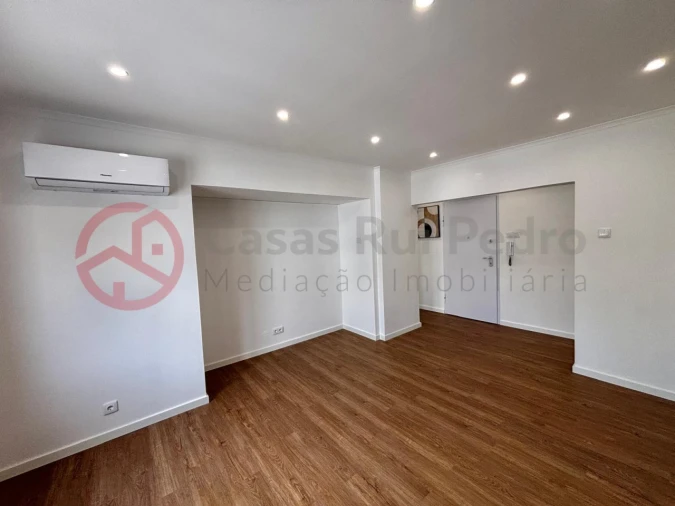 Apartamento T3 para Venda em Almada, Cova da Piedade, Pragal e Cacilhas Foto 8