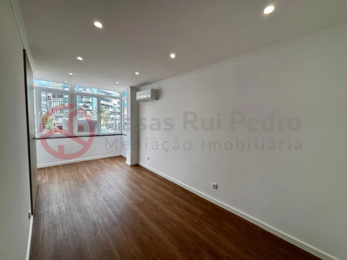 Apartamento T3 para Venda em Almada, Cova da Piedade, Pragal e Cacilhas Foto 10