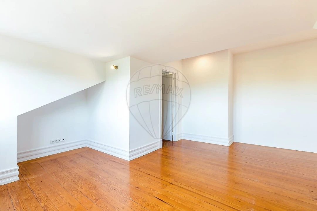 Apartamento T4 para Venda em Misericórdia Foto 4