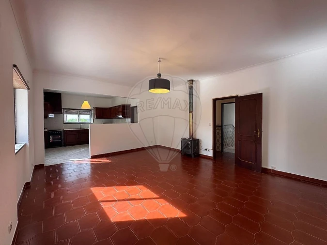 Moradia T3 para Arrendamento em Azueira e Sobral da Abelheira Foto 7
