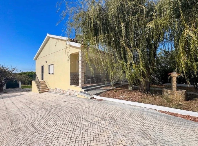 Moradia T3 para Arrendamento em Azueira e Sobral da Abelheira Foto 21