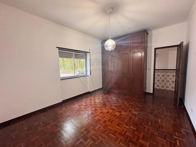 Moradia T3 para Arrendamento em Azueira e Sobral da Abelheira Foto 3