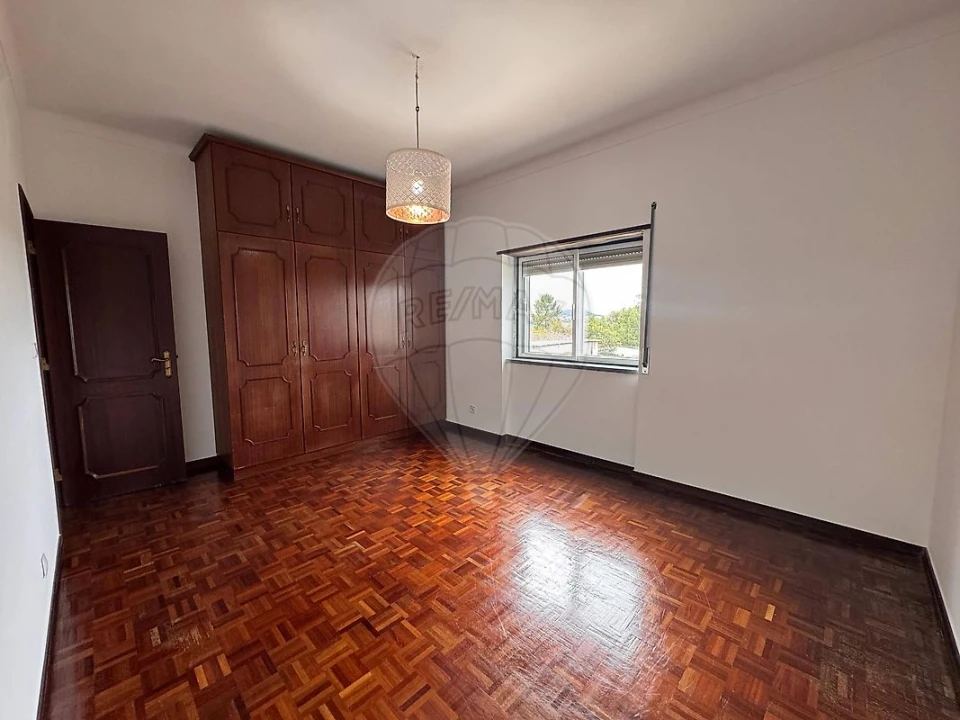 Moradia T3 para Arrendamento em Azueira e Sobral da Abelheira Foto 22