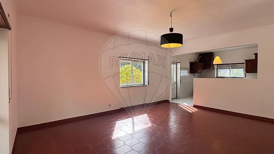 Moradia T3 para Arrendamento em Azueira e Sobral da Abelheira