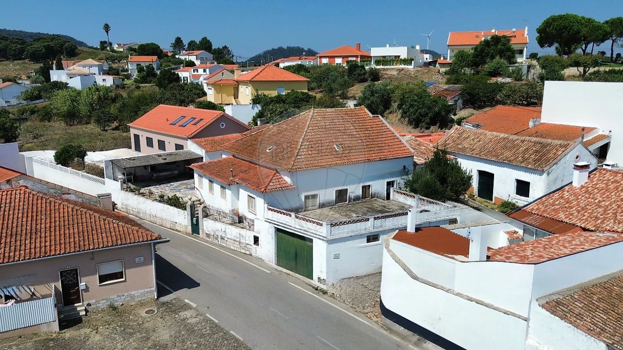 Moradia T5 para Venda em Azueira e Sobral da Abelheira Foto 1