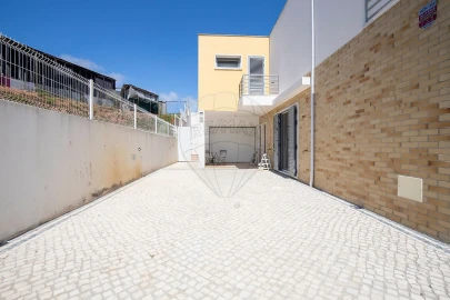Moradia T3 para Venda em Campelos e Outeiro da Cabeça