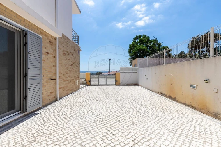 Moradia T3 para Venda em Campelos e Outeiro da Cabeça Foto 27