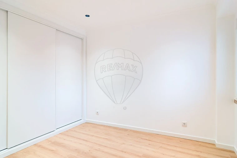 Apartamento T1 para Venda em Campo de Ourique Foto 11