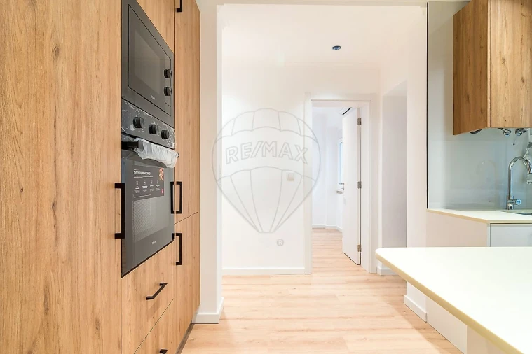 Apartamento T1 para Venda em Campo de Ourique Foto 6