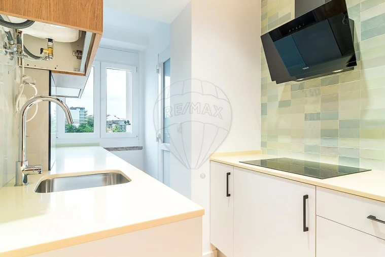 Apartamento T1 para Venda em Campo de Ourique Foto 2