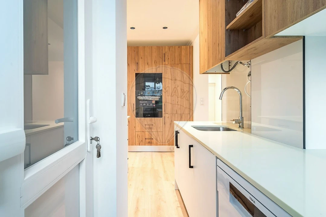 Apartamento T1 para Venda em Campo de Ourique Foto 1
