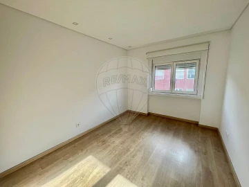 Apartamento T2 para Arrendamento em Moscavide e Portela