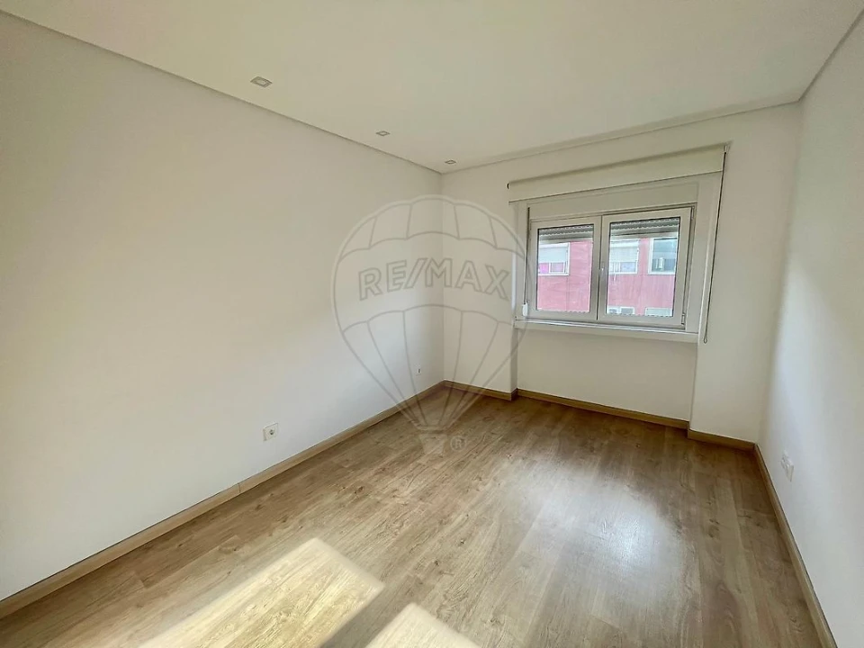Apartamento T2 para Arrendamento em Moscavide e Portela Foto 7