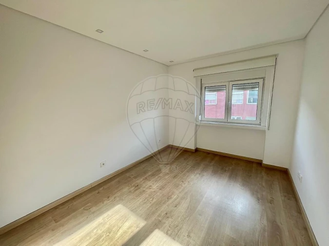 Apartamento T2 para Arrendamento em Moscavide e Portela Foto 7