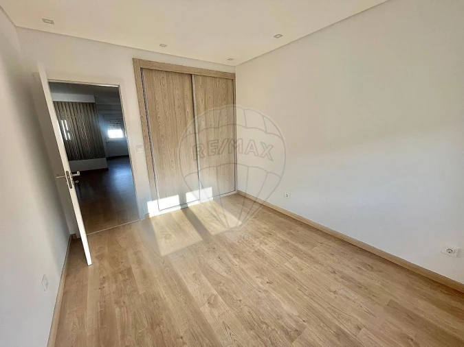 Apartamento T2 para Arrendamento em Moscavide e Portela Foto 6