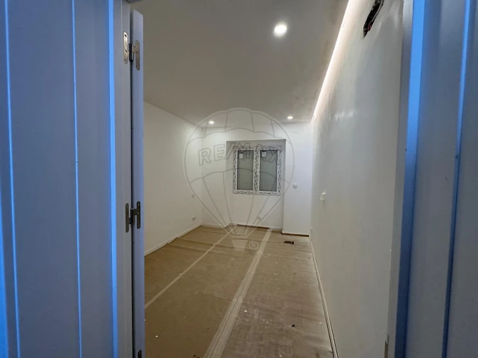Apartamento T1 para Venda em Beato Foto 6