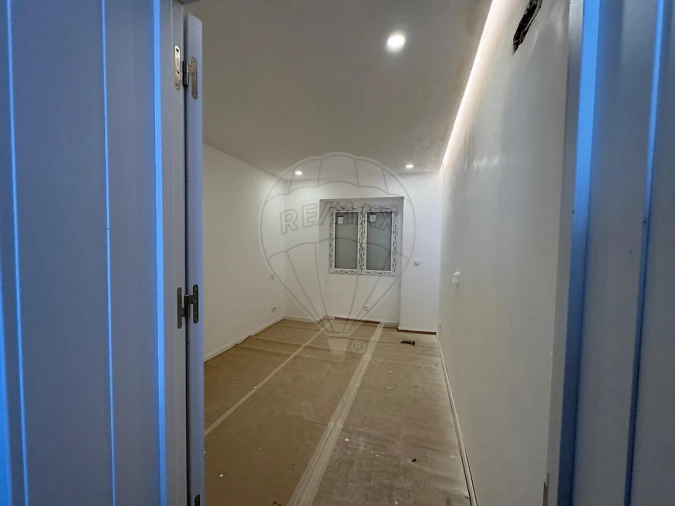 Apartamento T1 para Venda em Beato Foto 3