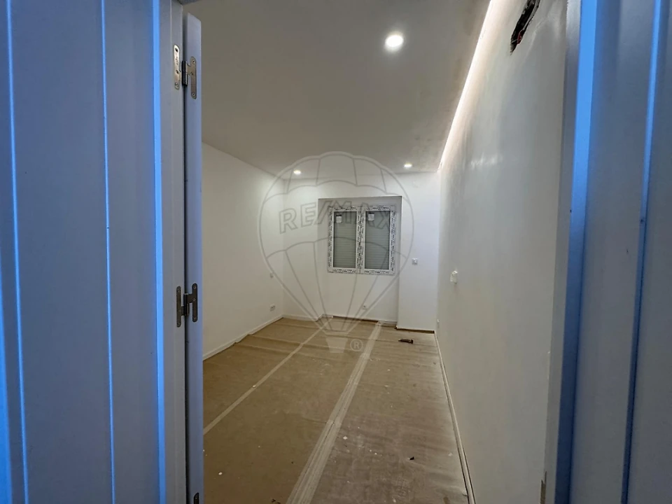 Apartamento T1 para Venda em Beato Foto 3