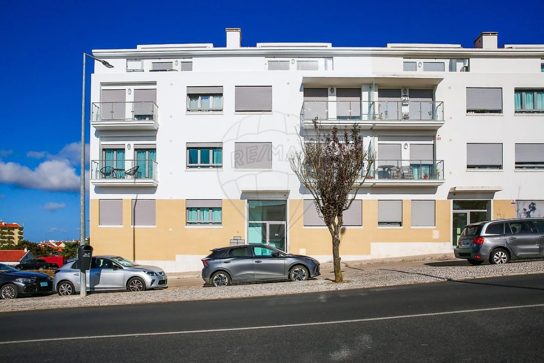 Apartamento T2 para Venda em Sobral de Monte Agraço Foto 1