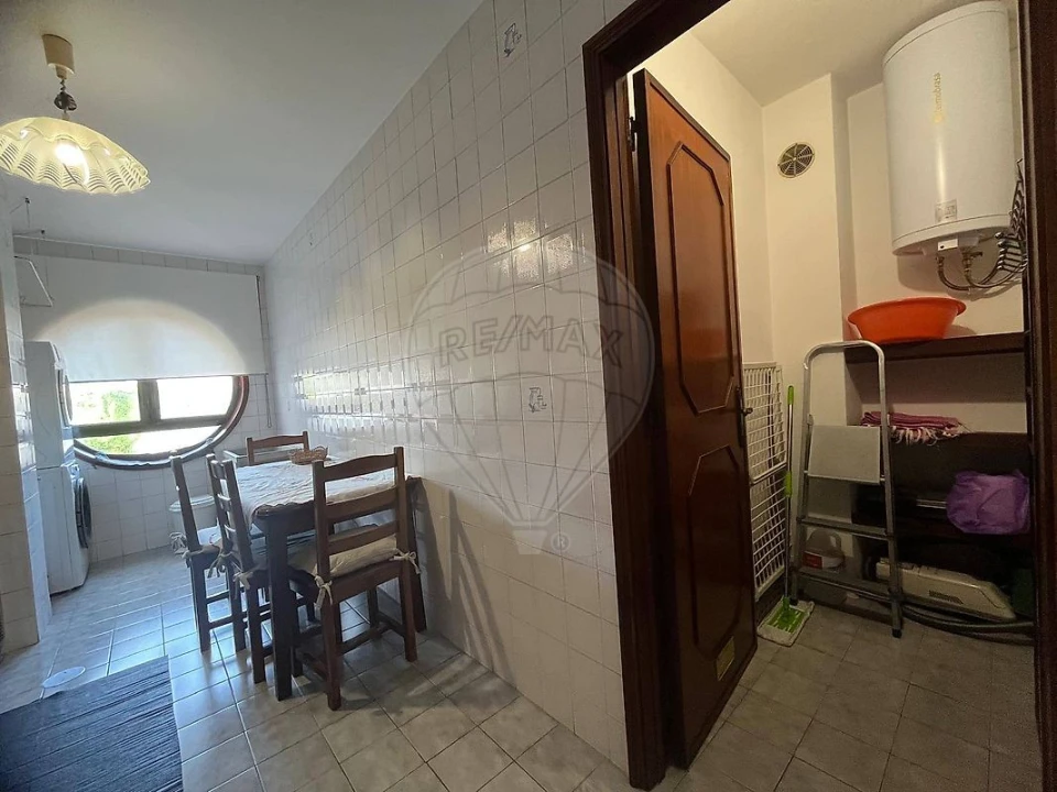 Apartamento T2 para Arrendamento em Espinho Foto 7