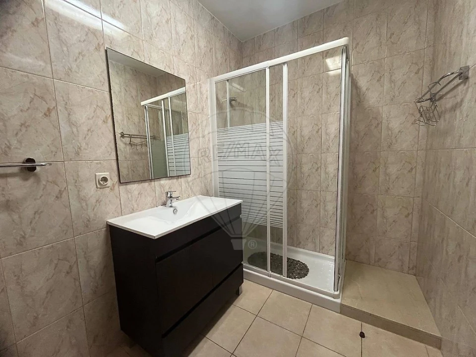Apartamento T2 para Arrendamento em Espinho Foto 8