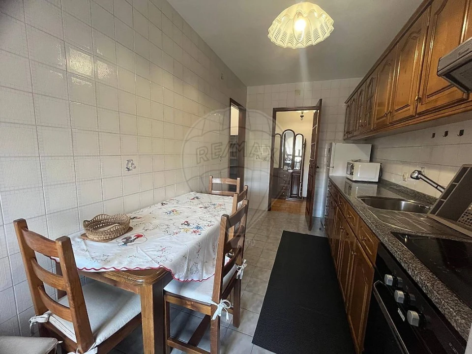 Apartamento T2 para Arrendamento em Espinho Foto 9
